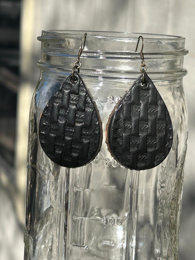 Medium Black Basketweave Belt